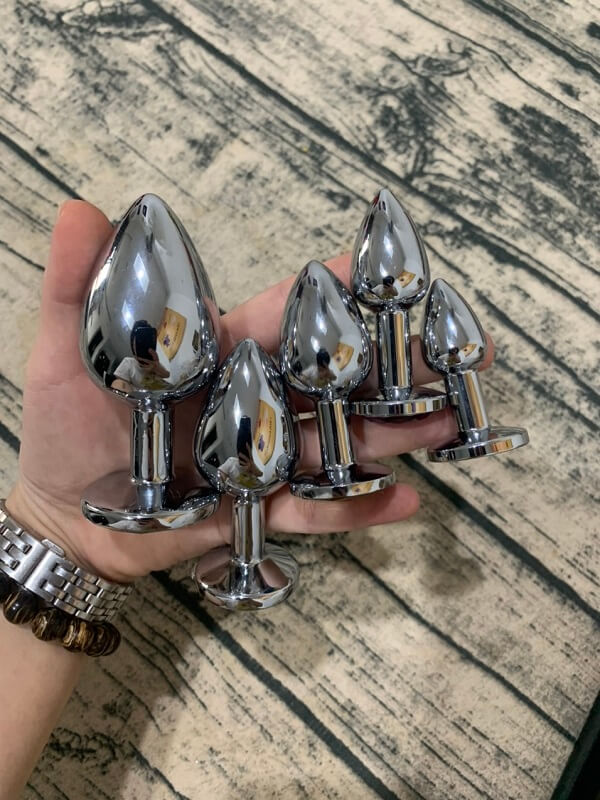 Lổ nhị luôn được massage để đạt khoái cảm bằng phích cắm hậu môn với chất liệu an toàn, giá ưu đãi rẻ hơn từ 30%-40% so với giá thị trường.
